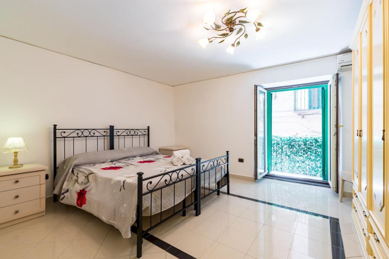 شقة نابولي  في Qs1 - Indipendent Flat In Center المظهر الخارجي الصورة