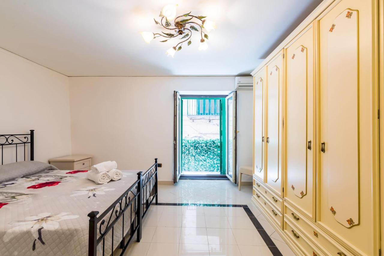 شقة نابولي  في Qs1 - Indipendent Flat In Center المظهر الخارجي الصورة