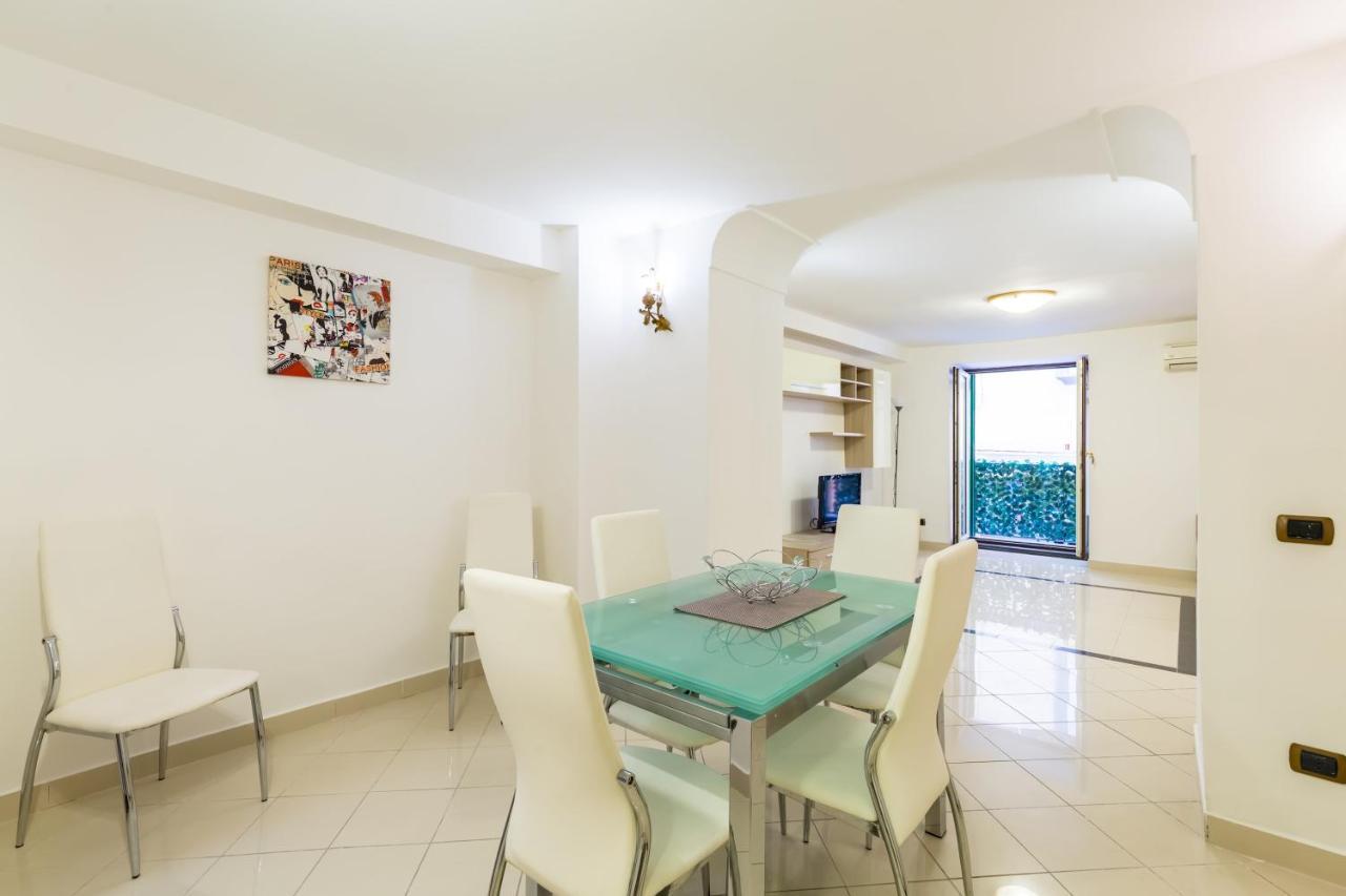 شقة نابولي  في Qs1 - Indipendent Flat In Center المظهر الخارجي الصورة