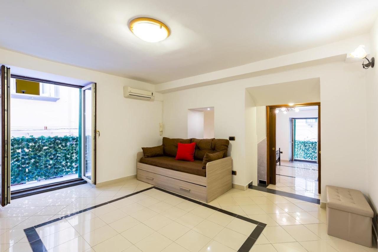 شقة نابولي  في Qs1 - Indipendent Flat In Center المظهر الخارجي الصورة