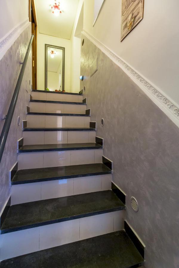 شقة نابولي  في Qs1 - Indipendent Flat In Center المظهر الخارجي الصورة